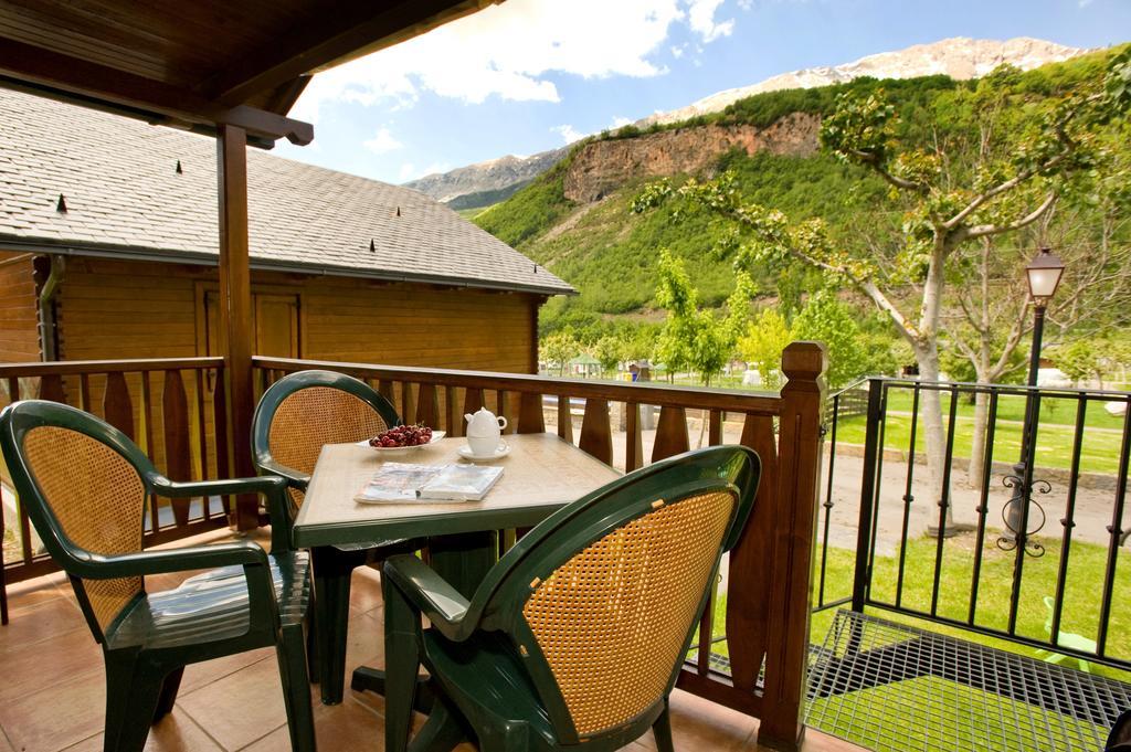 Bungalows La Borda D'Arnaldet Villanova Exterior photo